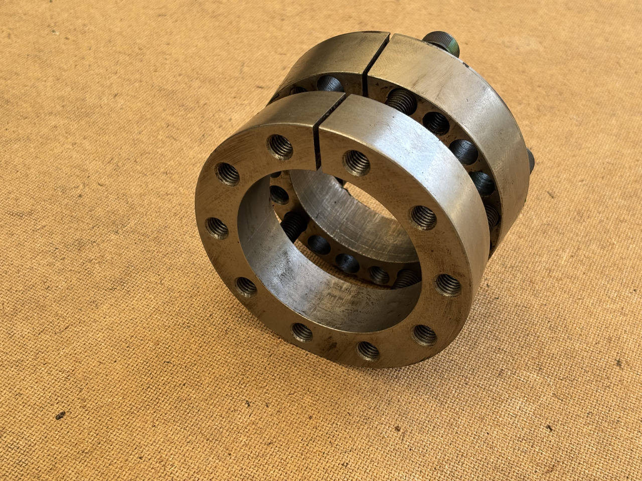 John Deere 8200 8400 8600 9600 Piasta koła pasowego głowicy tnącej AZ103733 - Náboj pre Poľnohospodárske stroje: obrázok 2 John Deere 8200 8400 8600 9600 Piasta koła pasowego głowicy tnącej AZ103733 - Náboj pre Poľnohospodárske stroje: obrázok 2