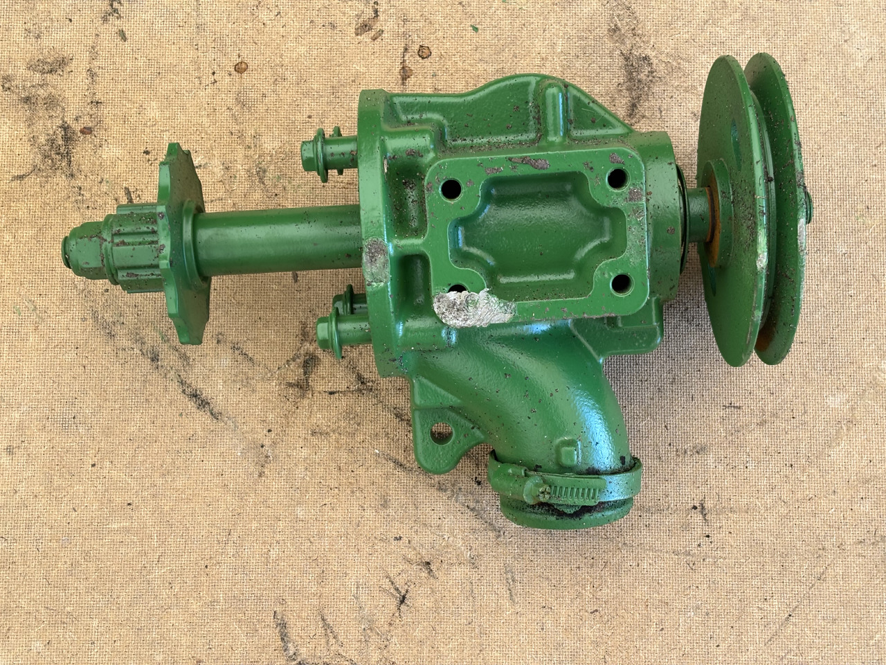 John Deere 8600 Obudowa Łożyska Wał HXE21982 HXE17173 - Diely pásového podvozku pre Poľnohospodárske stroje: obrázok 2 John Deere 8600 Obudowa Łożyska Wał HXE21982 HXE17173 - Diely pásového podvozku pre Poľnohospodárske stroje: obrázok 2