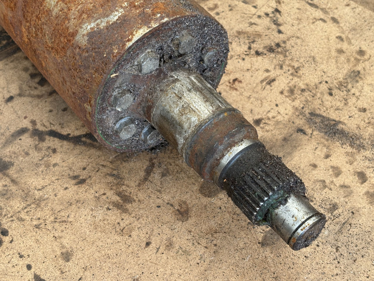 John Deere 8600 Walec Gładki Obudowa Łożyska AXE14946 HXE100665 - Diely pásového podvozku pre Poľnohospodárske stroje: obrázok 3 John Deere 8600 Walec Gładki Obudowa Łożyska AXE14946 HXE100665 - Diely pásového podvozku pre Poľnohospodárske stroje: obrázok 3