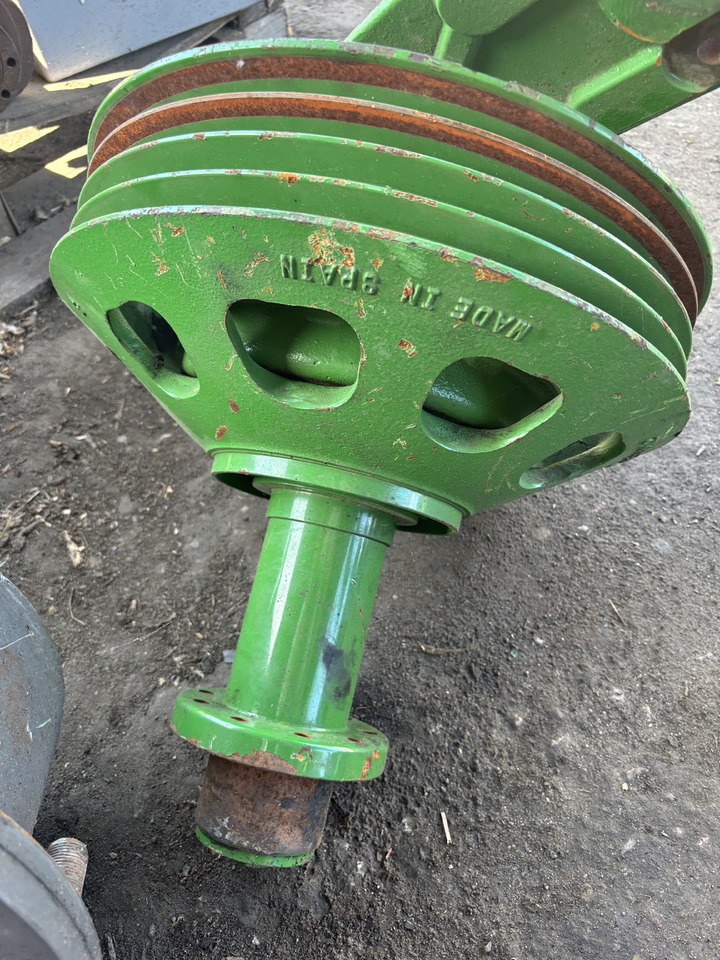 John Deere X9 1000 1100 - Front End Belt Drive Sheave, Fixed Speed W/ Clutch, LH - Remeň pre Poľnohospodárske stroje: obrázok 2 John Deere X9 1000 1100 - Front End Belt Drive Sheave, Fixed Speed W/ Clutch, LH - Remeň pre Poľnohospodárske stroje: obrázok 2