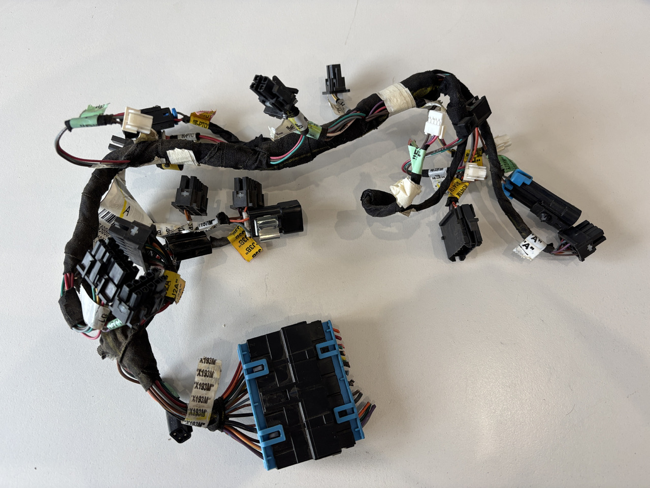 John Deere seria 6000 7000 8000 R - wiązka el. podłokietnika CommandARM RE566687 - Kábel/ Káblový zväzok pre Poľnohospodárske stroje: obrázok 1 John Deere seria 6000 7000 8000 R - wiązka el. podłokietnika CommandARM RE566687 - Kábel/ Káblový zväzok pre Poľnohospodárske stroje: obrázok 1