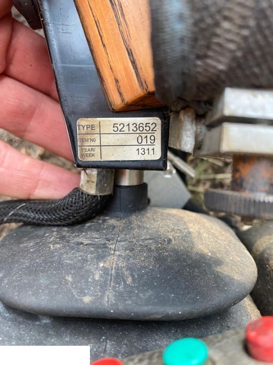Komatsu Valmet Joystick TYP: / 2145 015 2817 Joistick Sterowanie - Kabína a interiér pre Lesnícka technika: obrázok 1 Komatsu Valmet Joystick TYP: / 2145 015 2817 Joistick Sterowanie - Kabína a interiér pre Lesnícka technika: obrázok 1