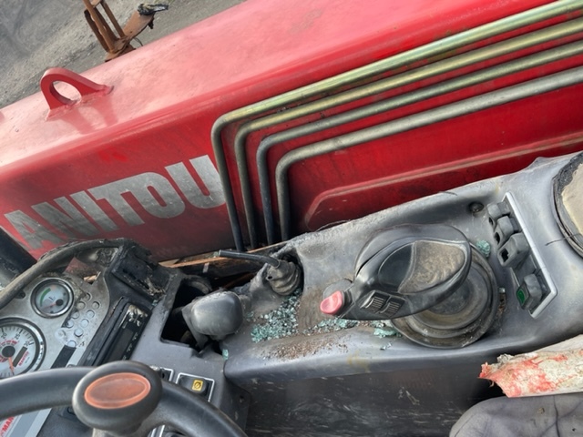 Manitou 634-120 LSU zwolnica zwrotnica skrzynia biegów koła kabina części - Tehlica pre Poľnohospodárske stroje: obrázok 2 Manitou 634-120 LSU zwolnica zwrotnica skrzynia biegów koła kabina części - Tehlica pre Poľnohospodárske stroje: obrázok 2