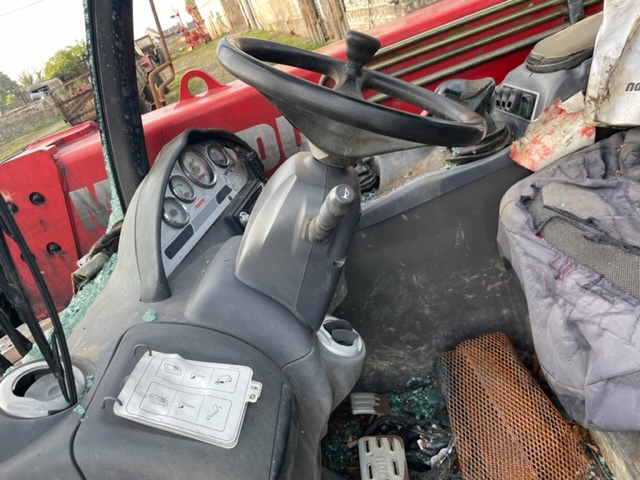 Manitou 634-120 LSU zwolnica zwrotnica skrzynia biegów koła kabina części - Tehlica pre Poľnohospodárske stroje: obrázok 3 Manitou 634-120 LSU zwolnica zwrotnica skrzynia biegów koła kabina części - Tehlica pre Poľnohospodárske stroje: obrázok 3