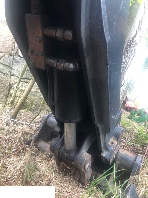 Manitou 735 - Siłownik Wychyłu Poziomowania - Hydraulický valec pre Poľnohospodárske stroje: obrázok 1 Manitou 735 - Siłownik Wychyłu Poziomowania - Hydraulický valec pre Poľnohospodárske stroje: obrázok 1