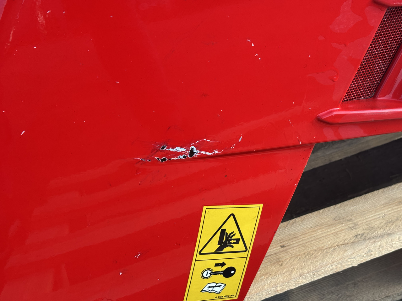 Massey Ferguson 5613 Obudowa Silnika Boczna Lewa - Karoséria a exteriér pre Poľnohospodárske stroje: obrázok 3 Massey Ferguson 5613 Obudowa Silnika Boczna Lewa - Karoséria a exteriér pre Poľnohospodárske stroje: obrázok 3