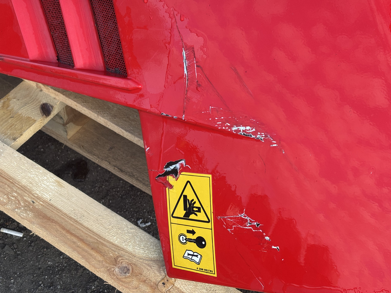 Massey Ferguson 5613 Obudowa Silnika Boczna Prawa - Karoséria a exteriér pre Poľnohospodárske stroje: obrázok 3 Massey Ferguson 5613 Obudowa Silnika Boczna Prawa - Karoséria a exteriér pre Poľnohospodárske stroje: obrázok 3