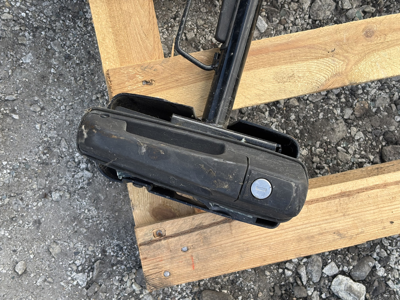 Massey Ferguson 5613 Poręcz Klamka - Karoséria a exteriér pre Poľnohospodárske stroje: obrázok 2 Massey Ferguson 5613 Poręcz Klamka - Karoséria a exteriér pre Poľnohospodárske stroje: obrázok 2