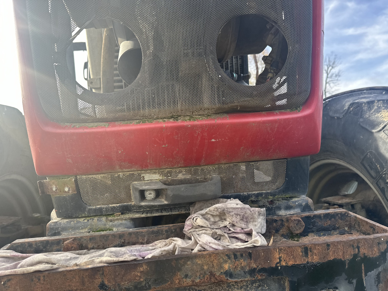 Massey Ferguson 6480 - 6499 grill przedni maska atrapa - Karoséria a exteriér pre Traktor: obrázok 1 Massey Ferguson 6480 - 6499 grill przedni maska atrapa - Karoséria a exteriér pre Traktor: obrázok 1