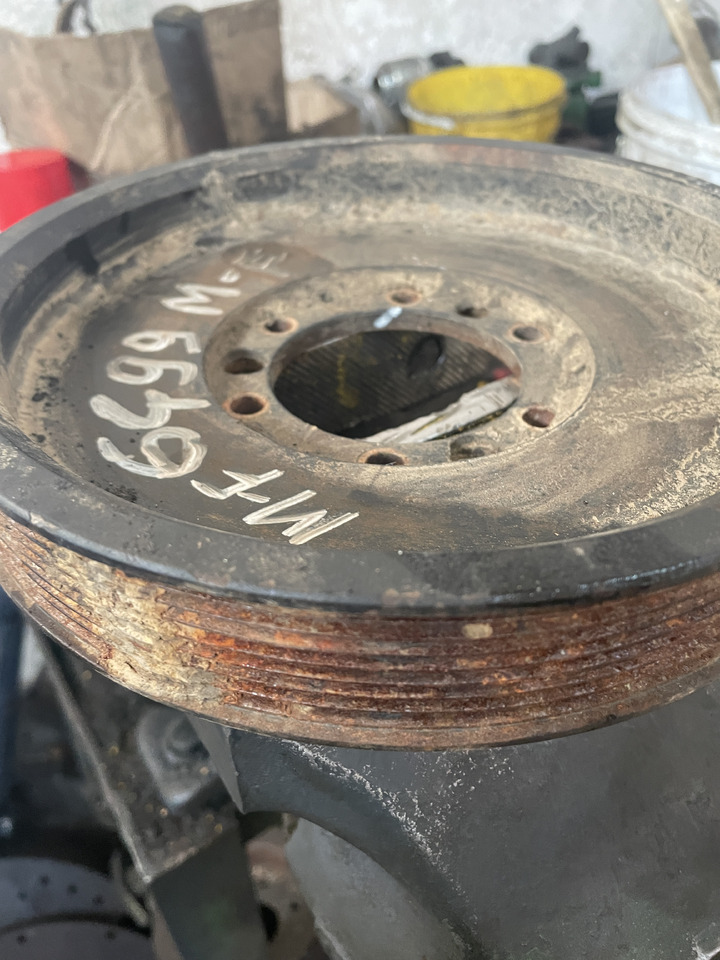 Massey Fergusson 6499 - koło pasowe silnika V836866527 - Motor a diely pre Traktor: obrázok 2 Massey Fergusson 6499 - koło pasowe silnika V836866527 - Motor a diely pre Traktor: obrázok 2