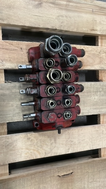 Rozdzielacz Manitou 626 | 628 - Sekcja Rozdzielacza - Hydraulika pre Poľnohospodárske stroje: obrázok 1 Rozdzielacz Manitou 626 | 628 - Sekcja Rozdzielacza - Hydraulika pre Poľnohospodárske stroje: obrázok 1