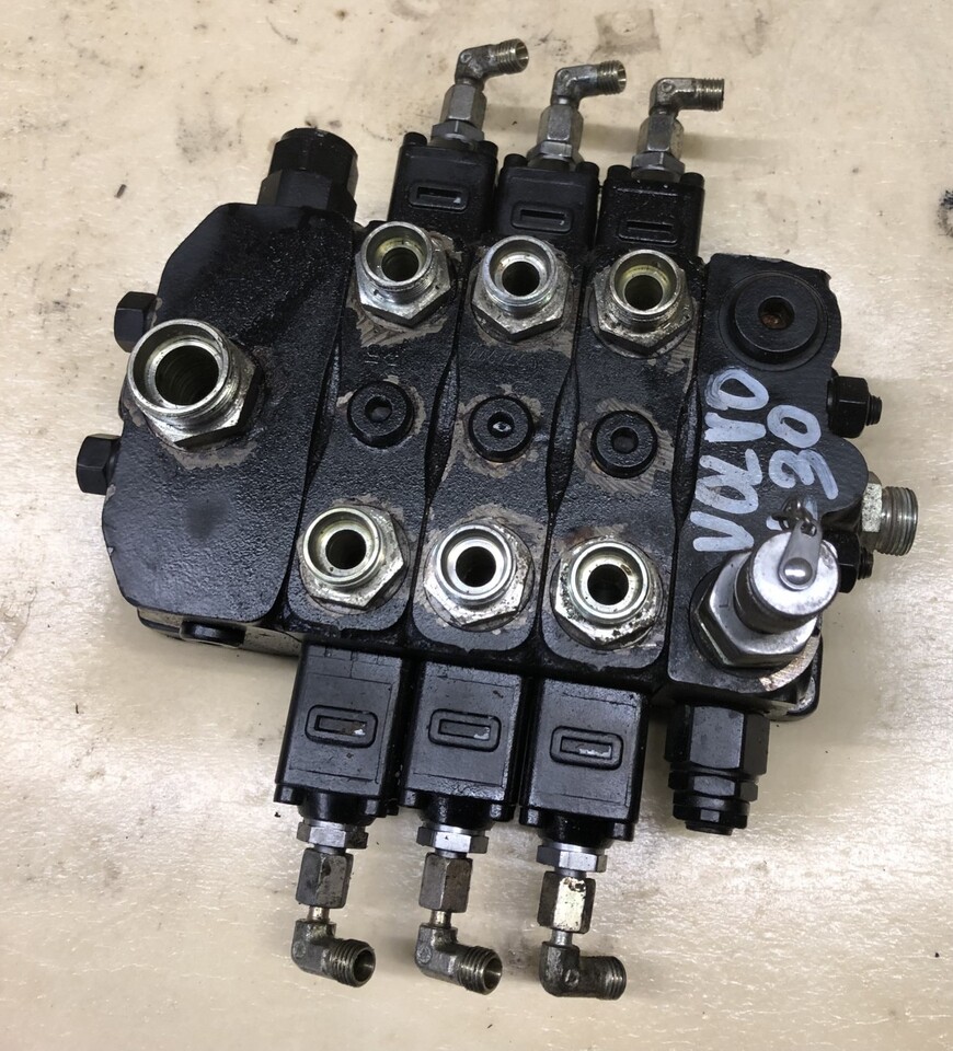 Rozdzielacz ładowarki Volvo L30 - Hydraulický ventil pre Kolesový nakladač: obrázok 1 Rozdzielacz ładowarki Volvo L30 - Hydraulický ventil pre Kolesový nakladač: obrázok 1
