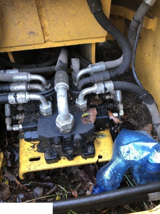 VOLVO L 35 - Rozdzielacz Hydrauliczny Ładowarki - Hydraulický ventil pre Kolesový nakladač: obrázok 1 VOLVO L 35 - Rozdzielacz Hydrauliczny Ładowarki - Hydraulický ventil pre Kolesový nakladač: obrázok 1