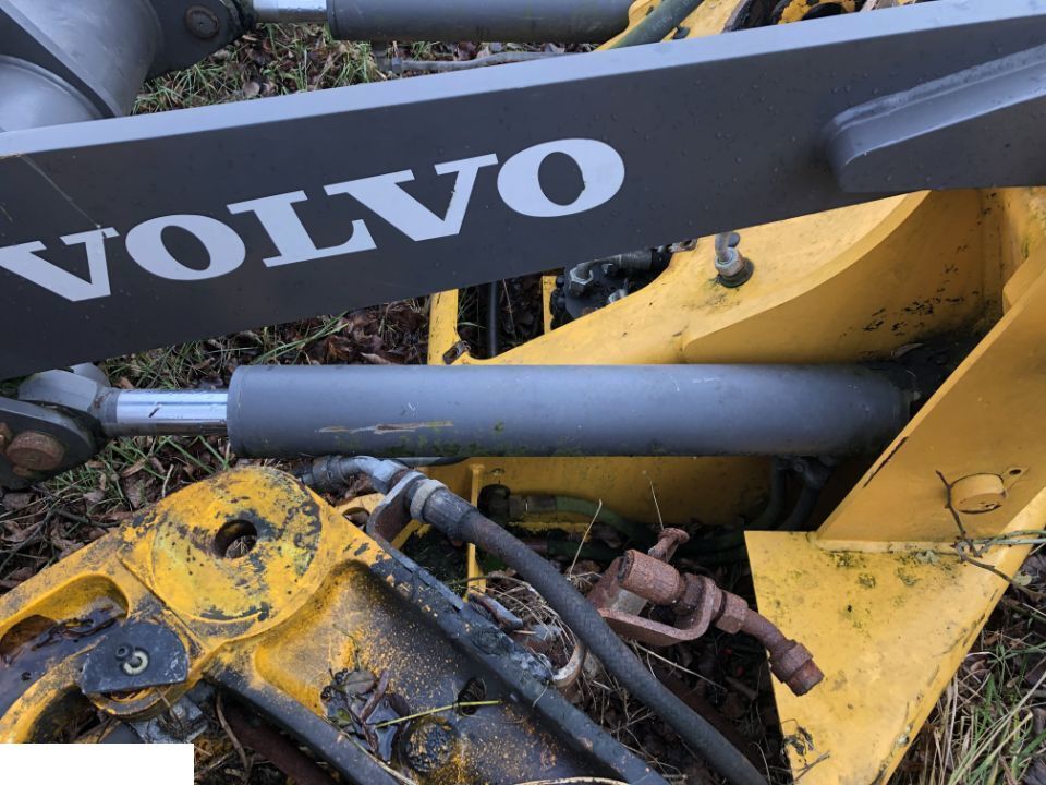 VOLVO L35 Siłownik Do Podnoszenia Ramienia Ładowarki Ramię - Hydraulický valec pre Kolesový nakladač: obrázok 1 VOLVO L35 Siłownik Do Podnoszenia Ramienia Ładowarki Ramię - Hydraulický valec pre Kolesový nakladač: obrázok 1