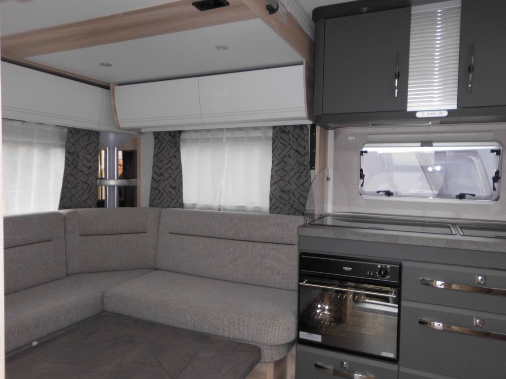 Hobby De Luxe 515 UHL 2000kg. Backofen, Dunsthaube + - Obytný príves: obrázok 5 Hobby De Luxe 515 UHL 2000kg. Backofen, Dunsthaube + - Obytný príves: obrázok 5