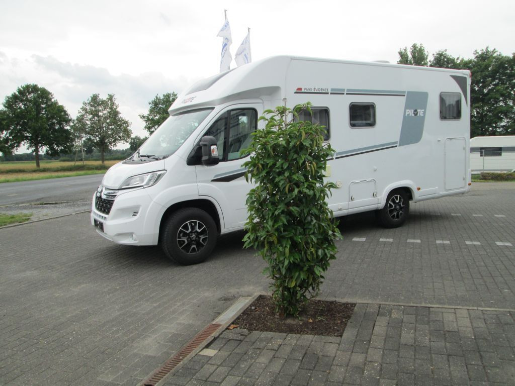 Pilote Pacific P690GJ Evidence Markise SAT Fahrradträge - Polointegrované obytné auto: obrázok 3 Pilote Pacific P690GJ Evidence Markise SAT Fahrradträge - Polointegrované obytné auto: obrázok 3
