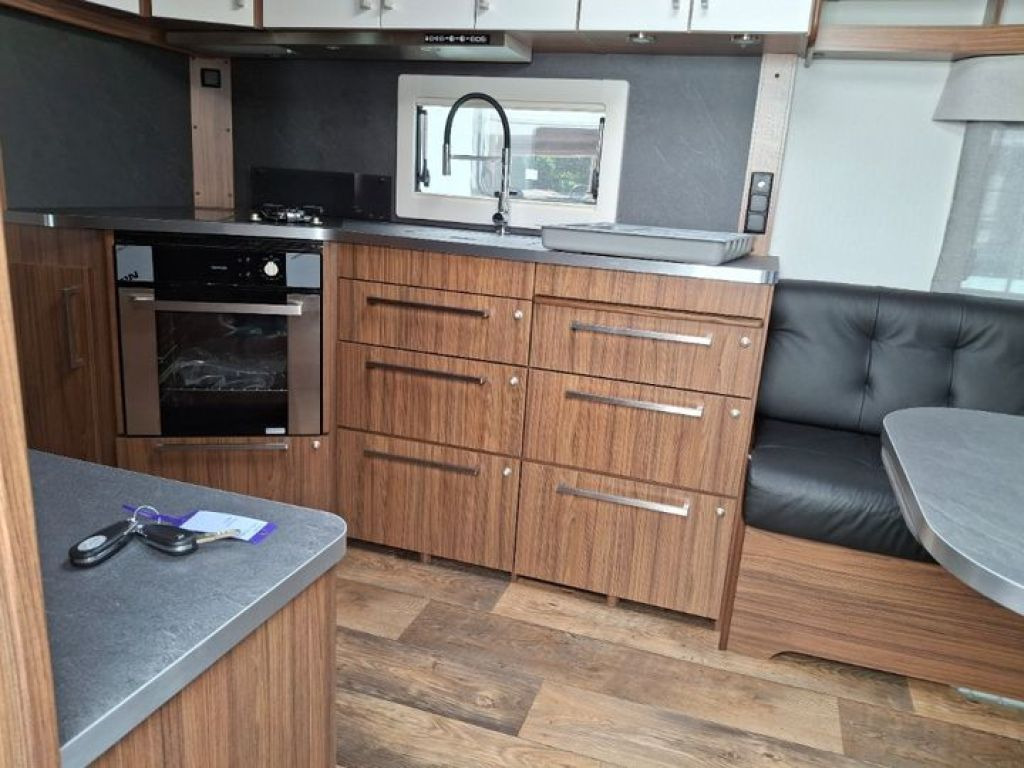 Polar 730 QA 30% RABATT LUXUS KLIMA AKTION - Obytný príves: obrázok 5 Polar 730 QA 30% RABATT LUXUS KLIMA AKTION - Obytný príves: obrázok 5