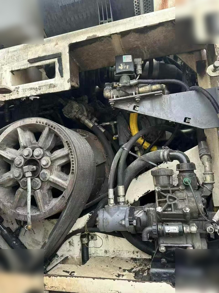 2011 WIRTGEN W2100 - Cestná fréza: obrázok 4 2011 WIRTGEN W2100 - Cestná fréza: obrázok 4