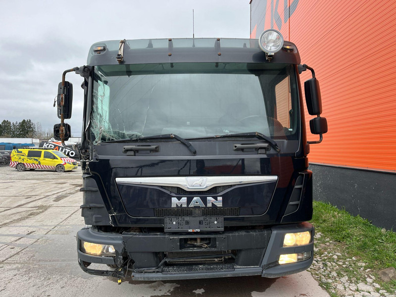 MAN TGL 8.180 4x2 CAB DAMAGE ! / Fassi F28 / PLATFORM L=4366 mm - Valníkový/ Plošinový nákladný automobil, Auto s hydraulickou rukou: obrázok 3 MAN TGL 8.180 4x2 CAB DAMAGE ! / Fassi F28 / PLATFORM L=4366 mm - Valníkový/ Plošinový nákladný automobil, Auto s hydraulickou rukou: obrázok 3