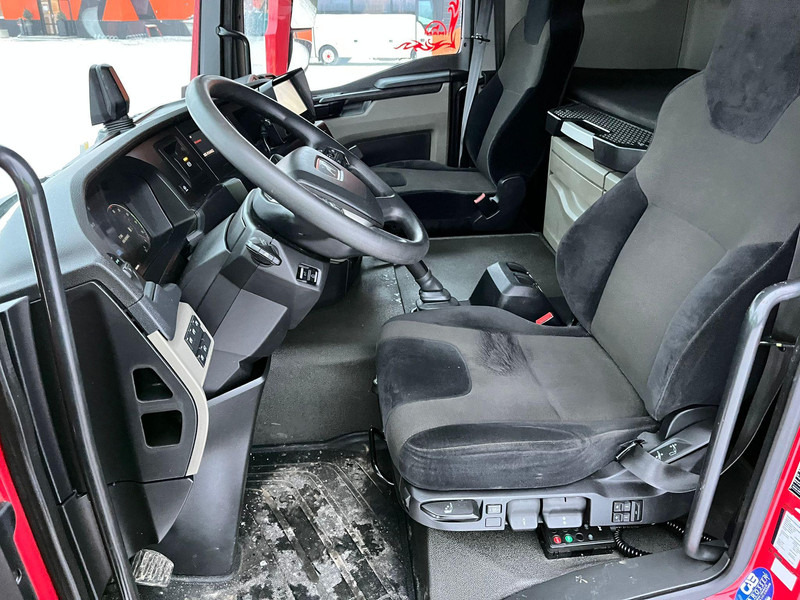 Interior photo 1: Chladirenské nákladné vozidlo MAN TGL 8.220 4x2 THERMOKING V-800MAX / BOX L=6135 mm