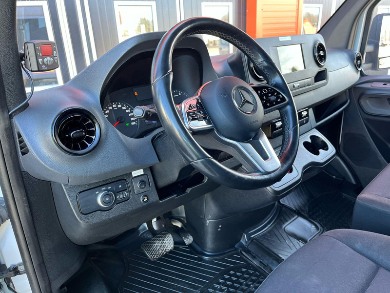 Interior photo 1: Chladiarenská dodávka Mercedes-Benz Sprinter 317 CDI XARIOS 350 / BOX L=4195 mm