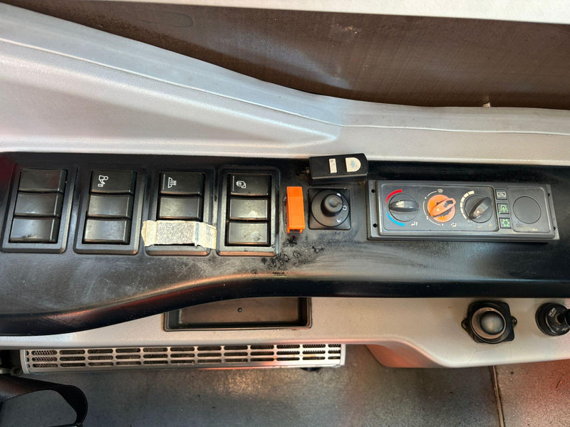 Mestský autobus Volvo B5LH 7900 4x2 HYBRID / AC / AUXILIARY HEATING: obrázok 12 Mestský autobus Volvo B5LH 7900 4x2 HYBRID / AC / AUXILIARY HEATING: obrázok 12