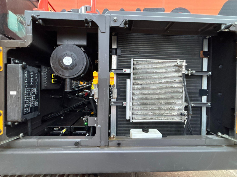 Leasing Volvo EC 220 EL ROTOTILT / CENTRAL LUBRICATION / AC / WEBASTO Volvo EC 220 EL ROTOTILT / CENTRAL LUBRICATION / AC / WEBASTO: obrázok 18 Leasing Volvo EC 220 EL ROTOTILT / CENTRAL LUBRICATION / AC / WEBASTO Volvo EC 220 EL ROTOTILT / CENTRAL LUBRICATION / AC / WEBASTO: obrázok 18