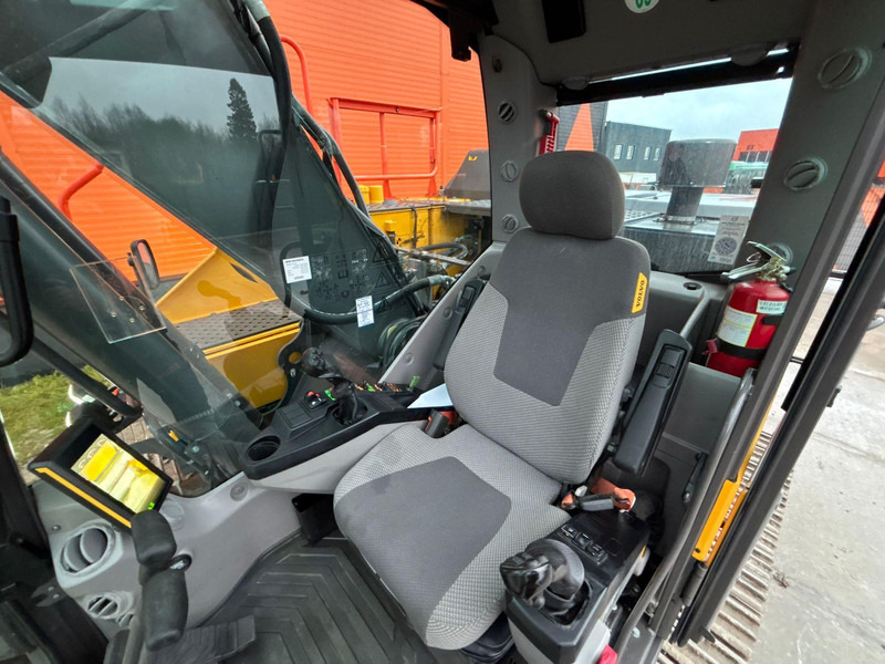 Leasing Volvo EC 220 EL ROTOTILT / CENTRAL LUBRICATION / AC / WEBASTO Volvo EC 220 EL ROTOTILT / CENTRAL LUBRICATION / AC / WEBASTO: obrázok 20 Leasing Volvo EC 220 EL ROTOTILT / CENTRAL LUBRICATION / AC / WEBASTO Volvo EC 220 EL ROTOTILT / CENTRAL LUBRICATION / AC / WEBASTO: obrázok 20