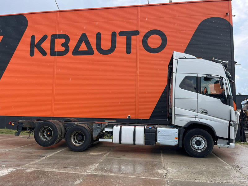 Volvo FH 750 6x4 CHASSIS L=6970 / RETARDER / PTO / TANDEM AXLE LIFT - Podvozek s kabinou: obrázok 4 Volvo FH 750 6x4 CHASSIS L=6970 / RETARDER / PTO / TANDEM AXLE LIFT - Podvozek s kabinou: obrázok 4