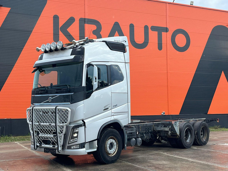 Volvo FH 750 6x4 CHASSIS L=6970 / RETARDER / PTO / TANDEM AXLE LIFT - Podvozek s kabinou: obrázok 1 Volvo FH 750 6x4 CHASSIS L=6970 / RETARDER / PTO / TANDEM AXLE LIFT - Podvozek s kabinou: obrázok 1