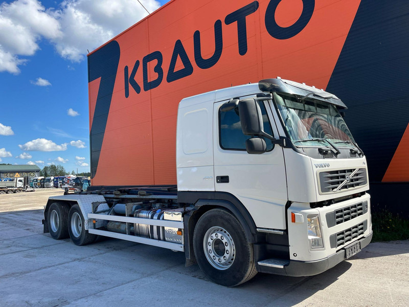 Volvo FM 420 6x4 HIAB 20 ton / L=5600 mm - Hákový nosič kontajnerov: obrázok 4 Volvo FM 420 6x4 HIAB 20 ton / L=5600 mm - Hákový nosič kontajnerov: obrázok 4