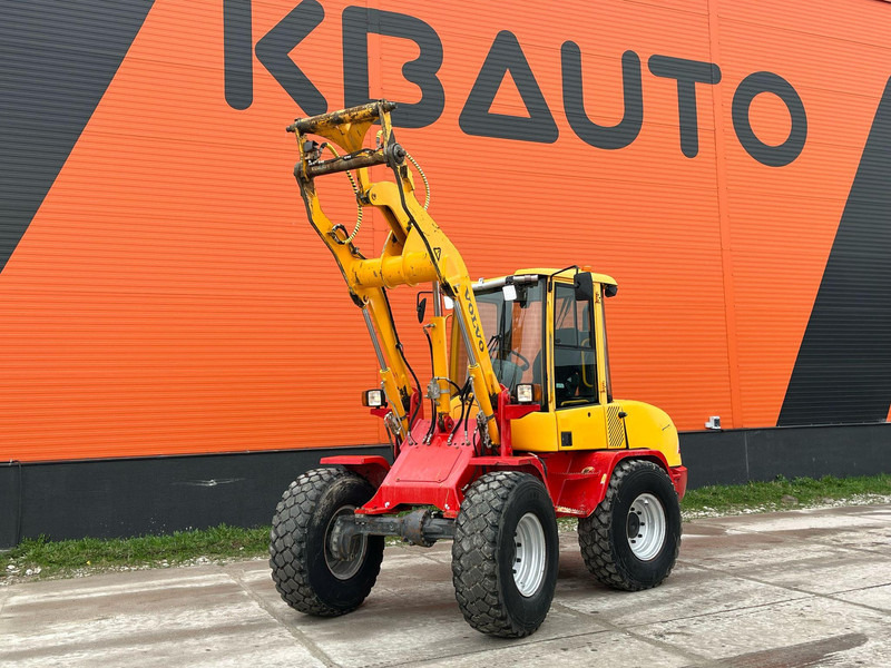 Volvo L 30 B-Z/X 4x4 AC / QUICK COUPLER - Kolesový nakladač: obrázok 1 Volvo L 30 B-Z/X 4x4 AC / QUICK COUPLER - Kolesový nakladač: obrázok 1
