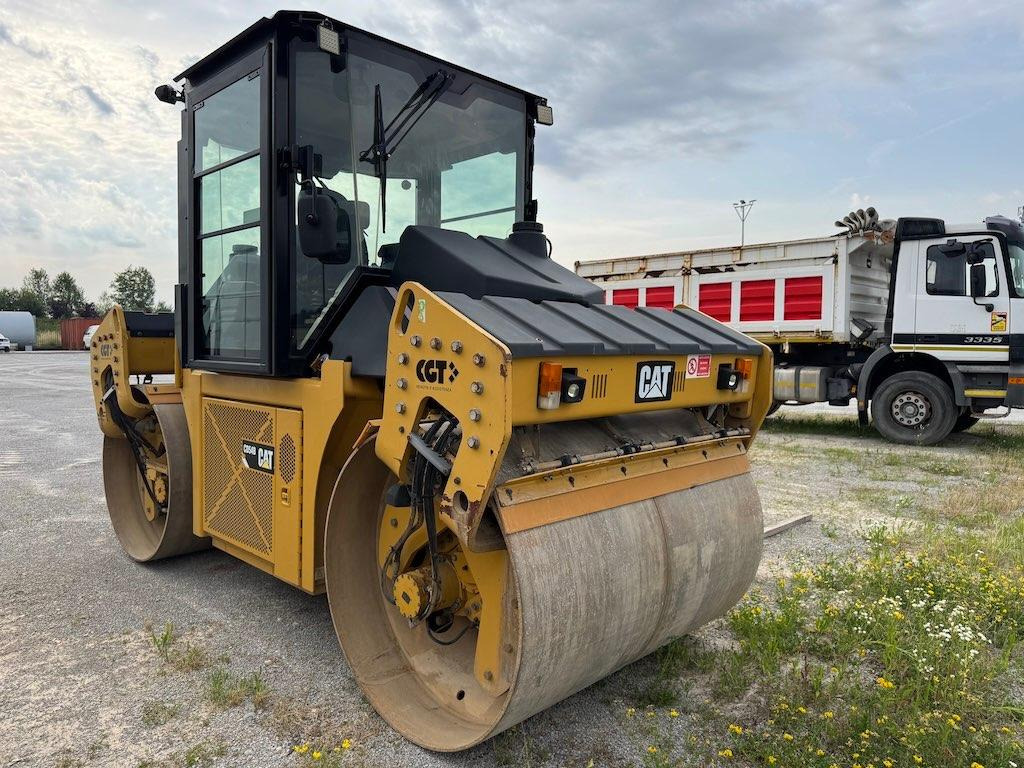 Caterpillar CD54B - Cestný valec: obrázok 4 Caterpillar CD54B - Cestný valec: obrázok 4