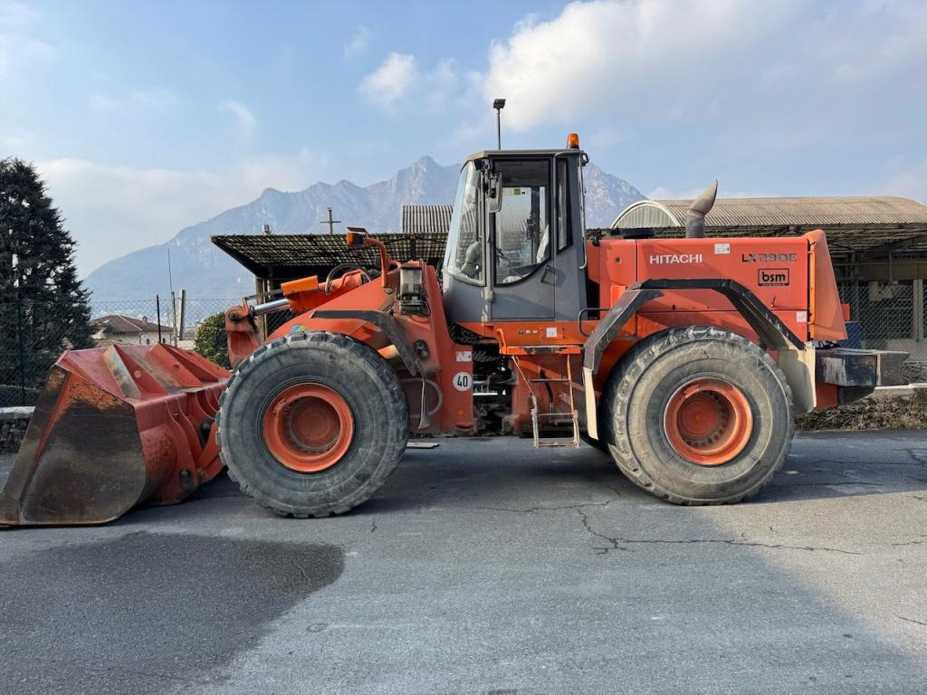 Hitachi LX290E - Kolesový nakladač: obrázok 1 Hitachi LX290E - Kolesový nakladač: obrázok 1