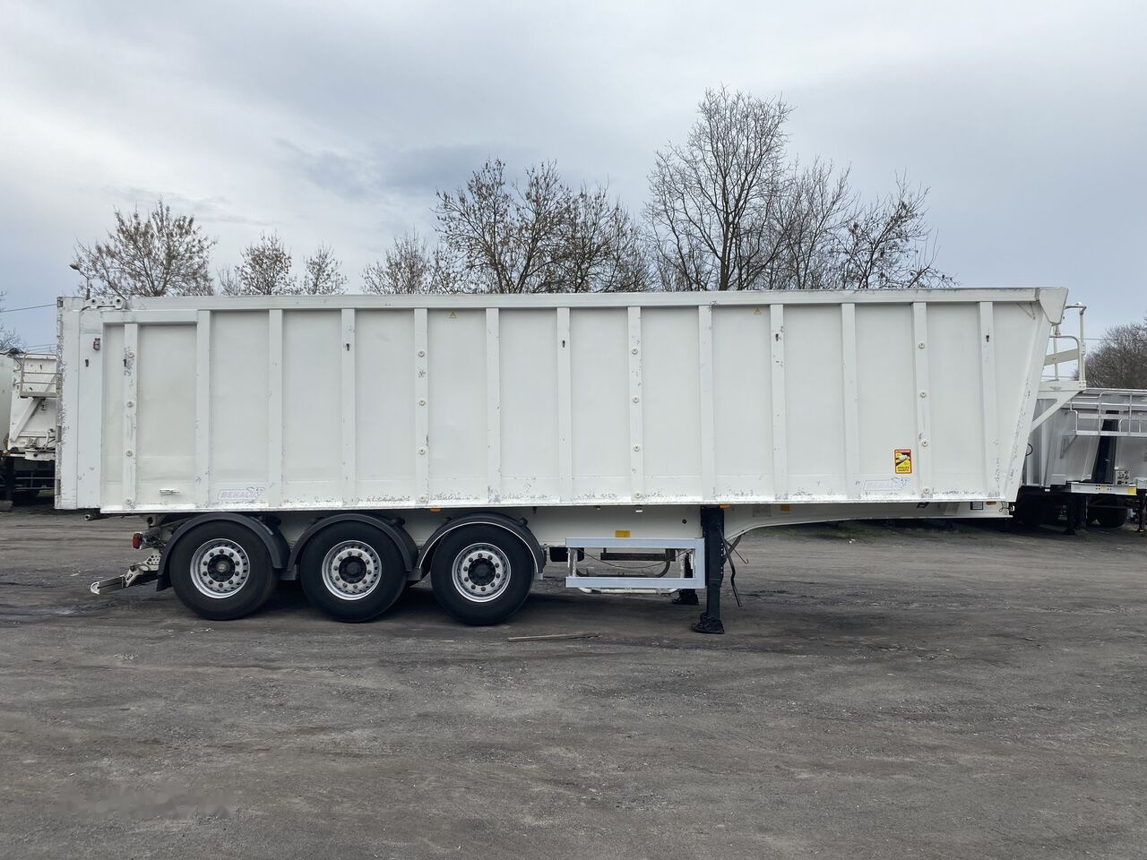 Benalu - Náves sklápěcí: obrázok 2 Benalu - Náves sklápěcí: obrázok 2