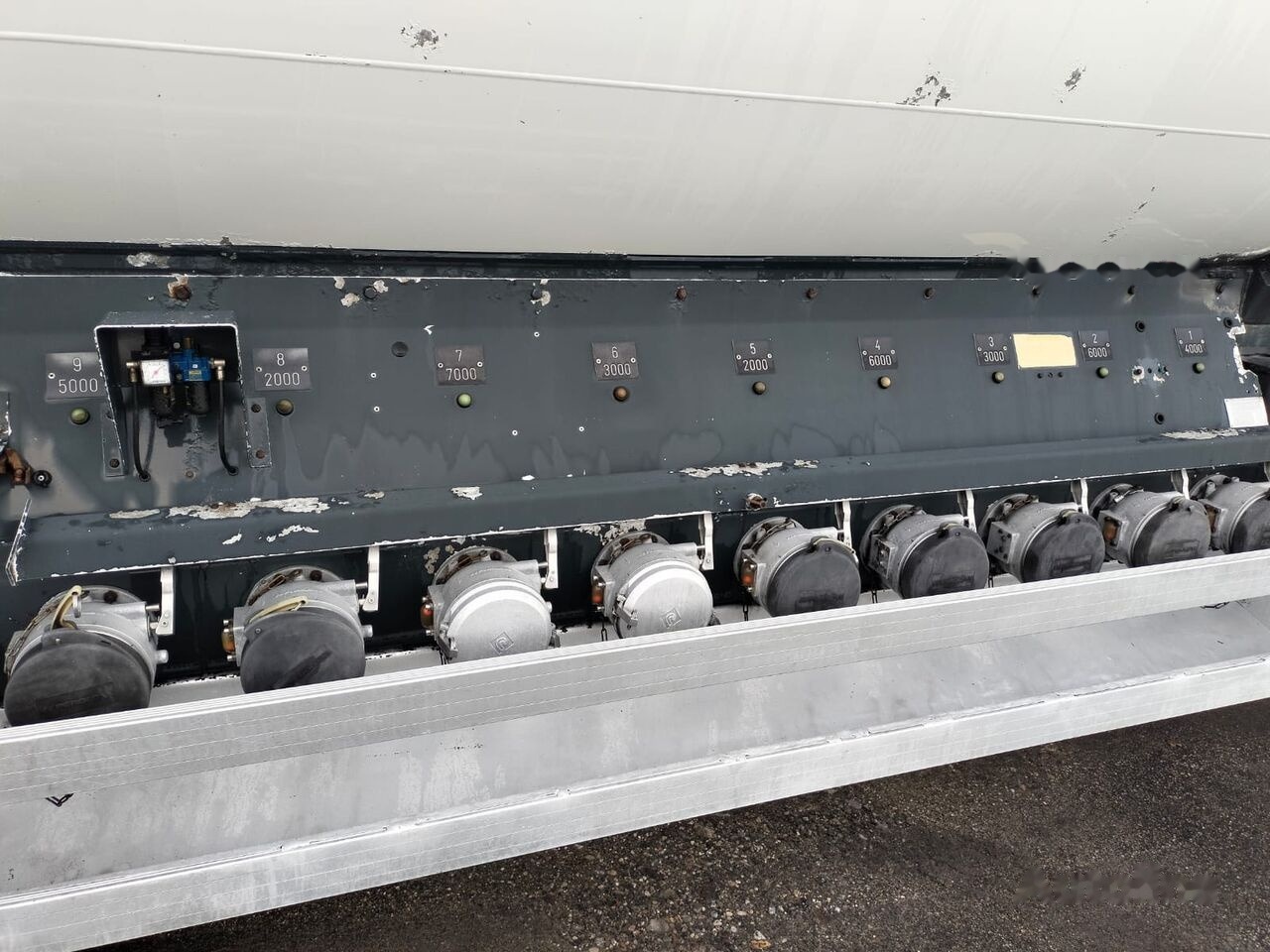 Cisternový náves na prepravu palivo Trailor TX34: obrázok 12