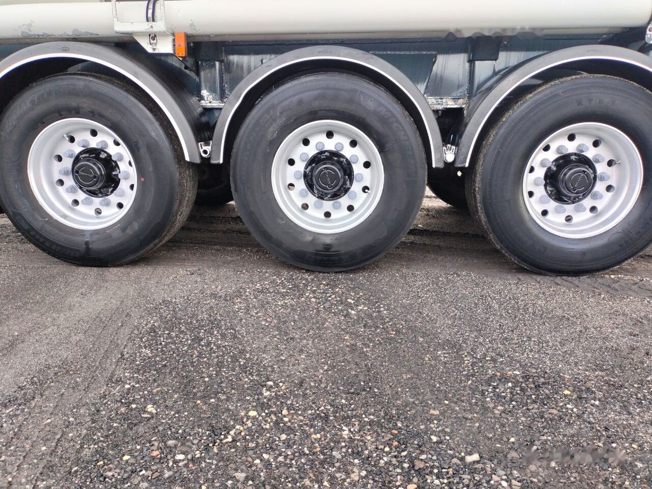 Cisternový náves na prepravu palivo Trailor TX34: obrázok 14