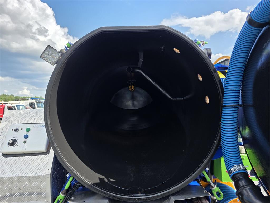 Fekálne vozidlo Mitsubishi ROM KOKS SMART COMBI WUKO HOT WATER FOR CLEANING S: obrázok 29 Fekálne vozidlo Mitsubishi ROM KOKS SMART COMBI WUKO HOT WATER FOR CLEANING S: obrázok 29