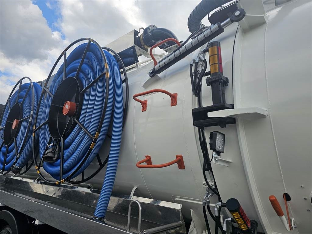 Fekálne vozidlo Volvo WUKO ADR ROLBA FOR CLEANING CHANNELS COMBI: obrázok 15 Fekálne vozidlo Volvo WUKO ADR ROLBA FOR CLEANING CHANNELS COMBI: obrázok 15