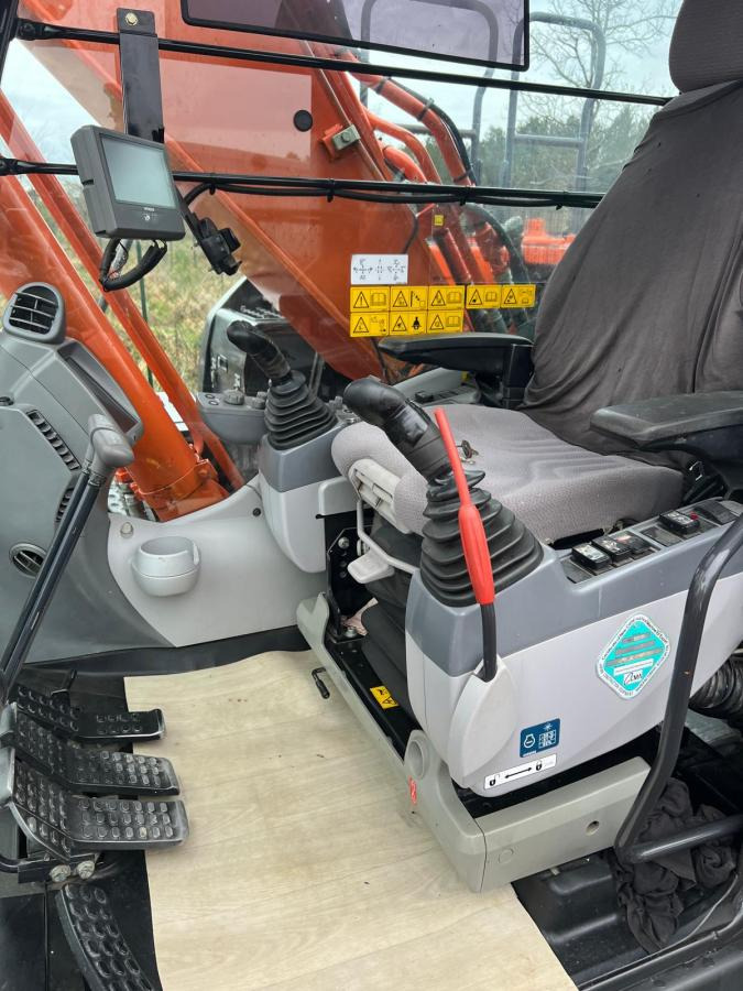 Hitachi ZX210LC 6 - Pásové rýpadlo: obrázok 5 Hitachi ZX210LC 6 - Pásové rýpadlo: obrázok 5