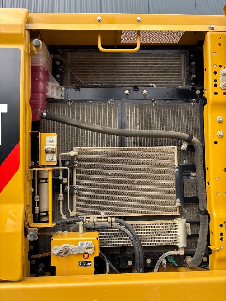 Pásové rýpadlo CAT 320 -- full options -- Made in Japan: obrázok 24