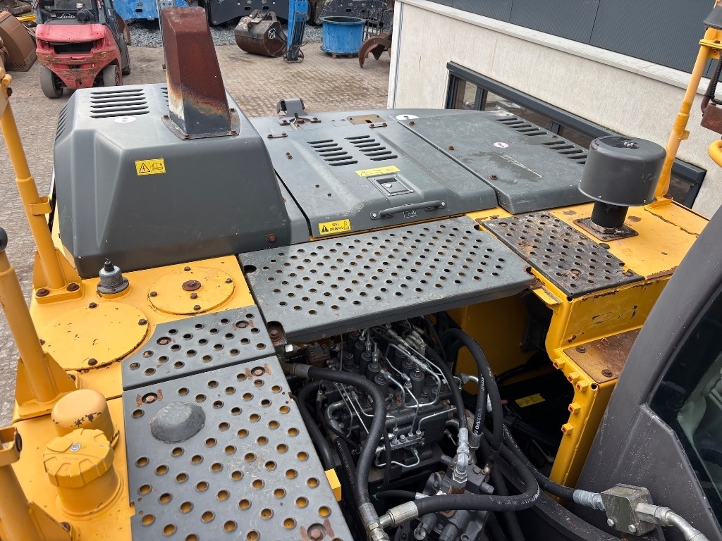 Pásové rýpadlo Volvo EC 220 E - EC220EL - EC 220: obrázok 27 Pásové rýpadlo Volvo EC 220 E - EC220EL - EC 220: obrázok 27