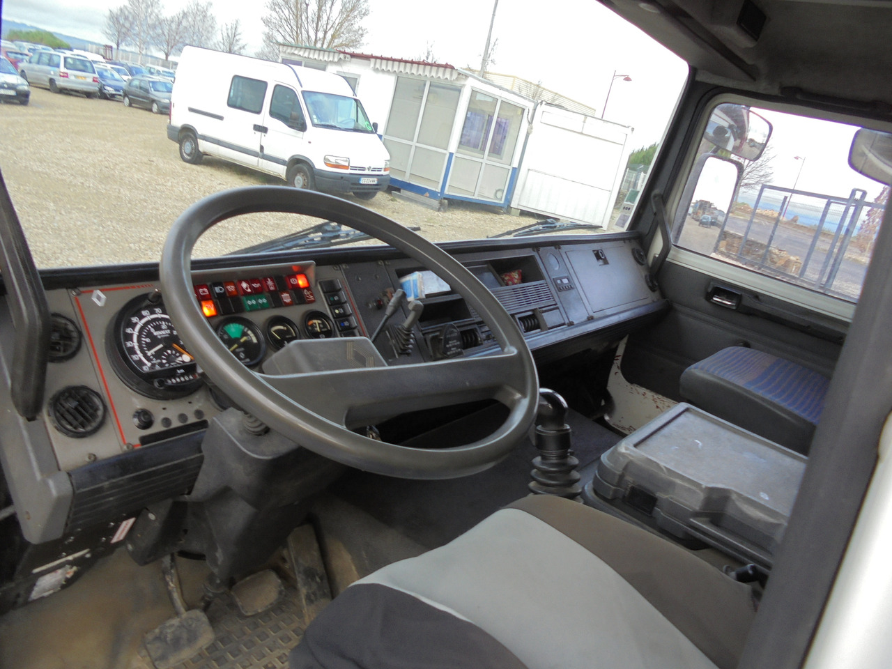 RENAULT GR 280 - Nákladné vozidlo na prepravu automobilov: obrázok 5 RENAULT GR 280 - Nákladné vozidlo na prepravu automobilov: obrázok 5
