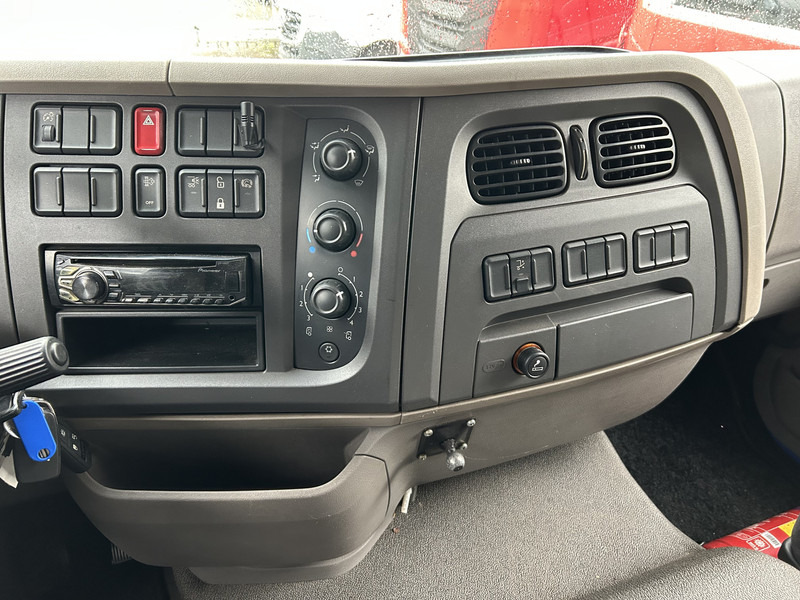 DAF LF 210 FA / 12 Ton / 471 dkm / Curtainside / Loadlift / APK TUV 06-26 - Plachtové nákladné vozidlo: obrázok 5 DAF LF 210 FA / 12 Ton / 471 dkm / Curtainside / Loadlift / APK TUV 06-26 - Plachtové nákladné vozidlo: obrázok 5