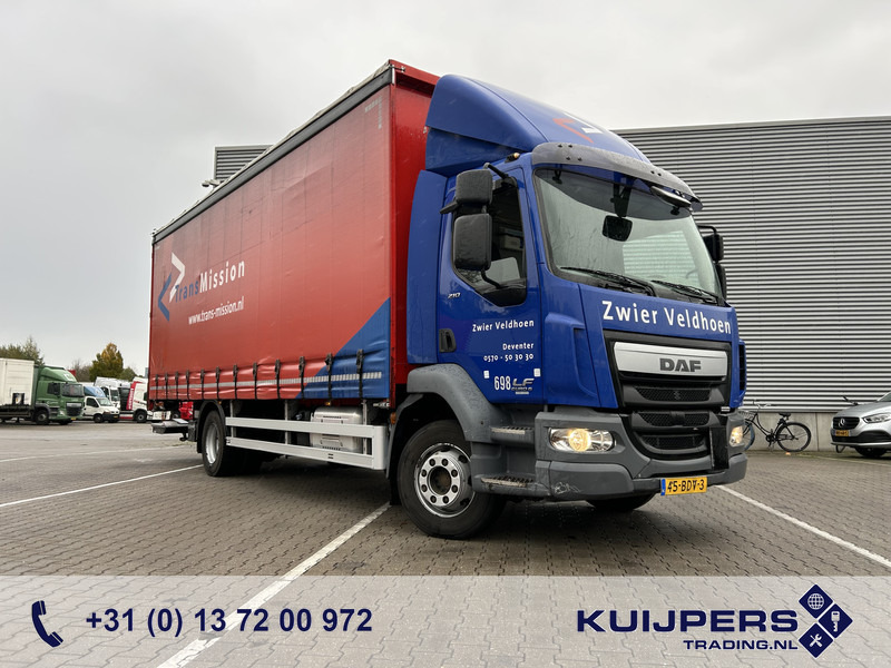 DAF LF 210 FA / 12 Ton / 471 dkm / Curtainside / Loadlift / APK TUV 06-26 - Plachtové nákladné vozidlo: obrázok 1 DAF LF 210 FA / 12 Ton / 471 dkm / Curtainside / Loadlift / APK TUV 06-26 - Plachtové nákladné vozidlo: obrázok 1