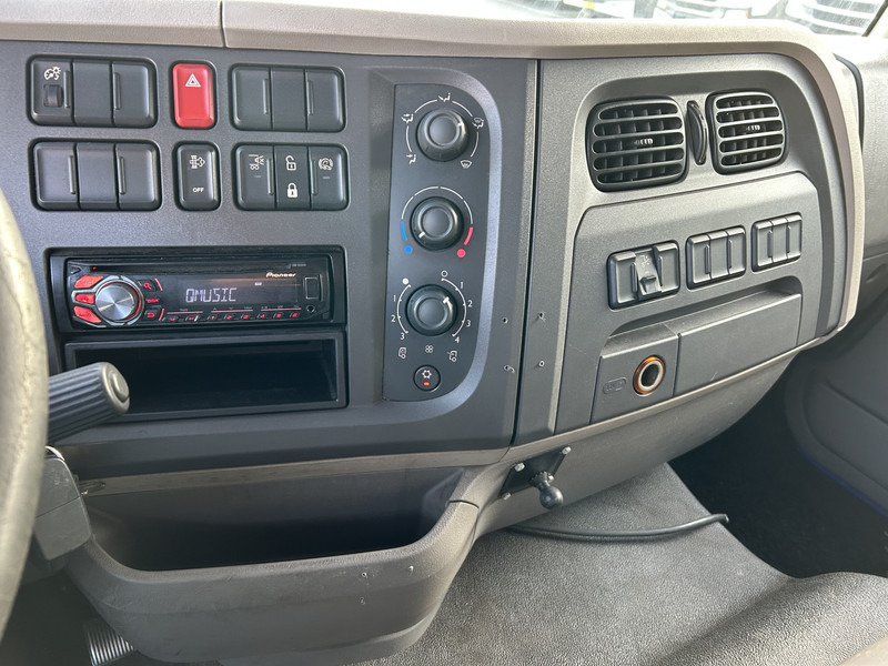 DAF LF 210 FA / 12 Ton / 557 dlm / Curtainside / Loadlift / APK TUV 05-26 - Plachtové nákladné vozidlo: obrázok 5 DAF LF 210 FA / 12 Ton / 557 dlm / Curtainside / Loadlift / APK TUV 05-26 - Plachtové nákladné vozidlo: obrázok 5