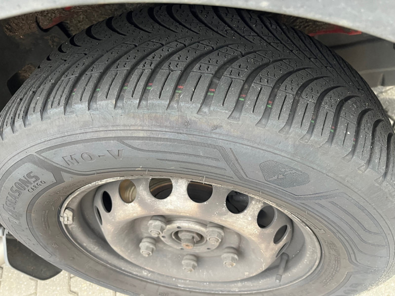 Furgon Ford Transit 2.0 TDCI Trend / Clutch Broken / 172 dkm / L3 H2 / APK 01-26: obrázok 14 Furgon Ford Transit 2.0 TDCI Trend / Clutch Broken / 172 dkm / L3 H2 / APK 01-26: obrázok 14