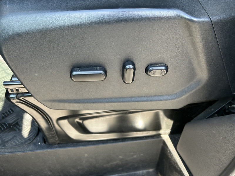 Dodávka skriňová nadstavba Ford Transit 2.0 TDCI Trend RWD / Box / Loadlift / Full Options: obrázok 7 Dodávka skriňová nadstavba Ford Transit 2.0 TDCI Trend RWD / Box / Loadlift / Full Options: obrázok 7