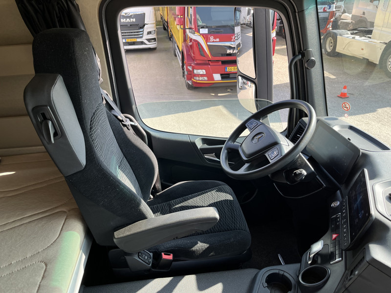 Mercedes-Benz Actros 2124 / 2023 / 18 Ton / Box / Laadklep - Skříňový nákladní auto: obrázok 3 Mercedes-Benz Actros 2124 / 2023 / 18 Ton / Box / Laadklep - Skříňový nákladní auto: obrázok 3