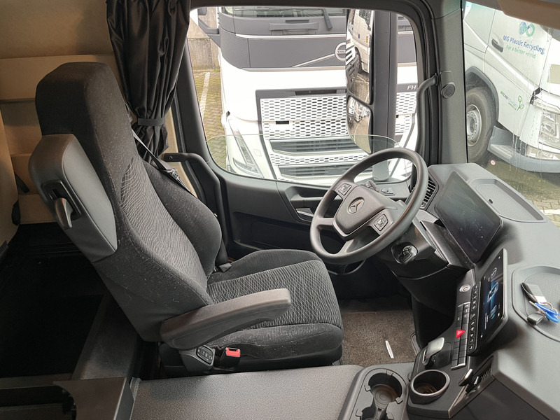 Mercedes-Benz Actros 2127 / Schuifzeil Box / Laadklep / APK 07-25 - Plachtové nákladné vozidlo: obrázok 3 Mercedes-Benz Actros 2127 / Schuifzeil Box / Laadklep / APK 07-25 - Plachtové nákladné vozidlo: obrázok 3
